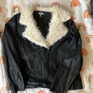 Tobi Black leather jacket with fluffy neckline